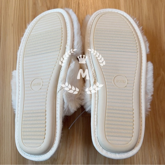 Auden Women’s Faux Fur Slippers with Bows Size: M 7/8 White/Arbor - Picture 5 of 9